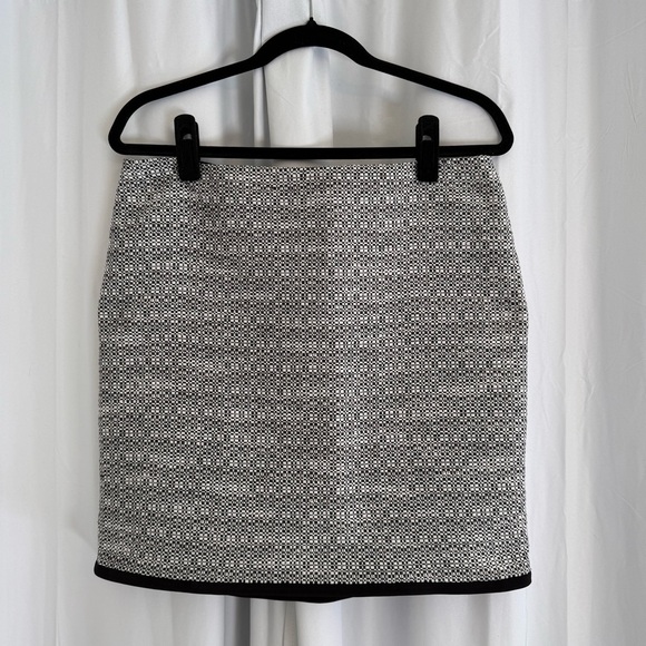White House Black Market Dresses & Skirts - White House Black Market Black White Tweed Mini Skirt Size Womens 10